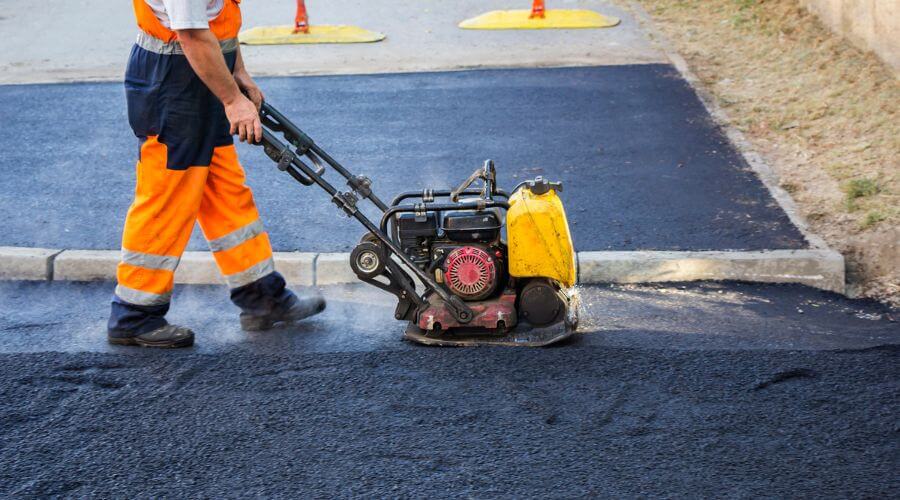 Professional gutter cleaning in Chataignier, LA